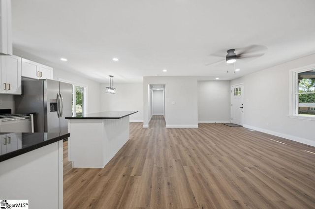 218 Ridgecrest Way, Williamston, SC 29697