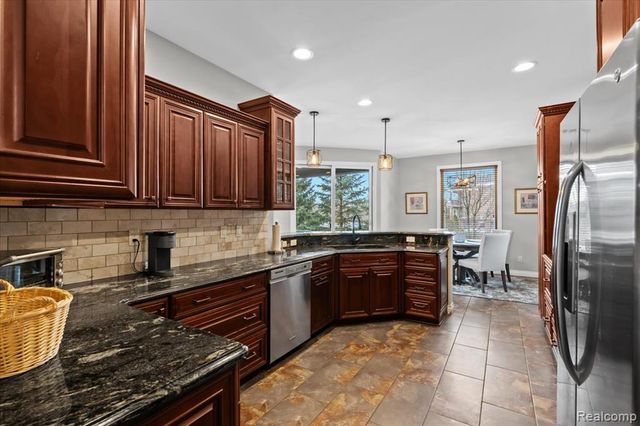 10511 Stoney Point Drive, South Lyon, MI 48178