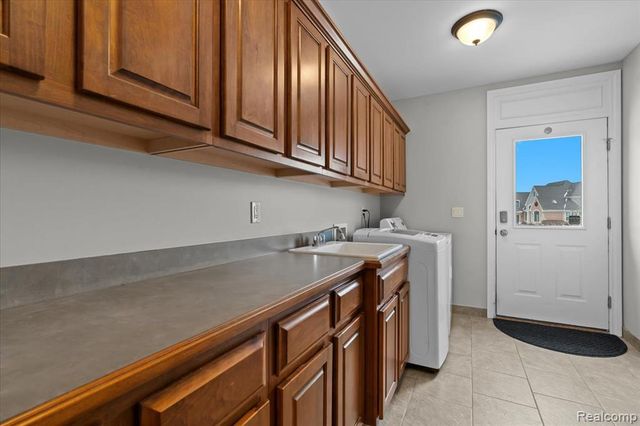 10511 Stoney Point Drive, South Lyon, MI 48178