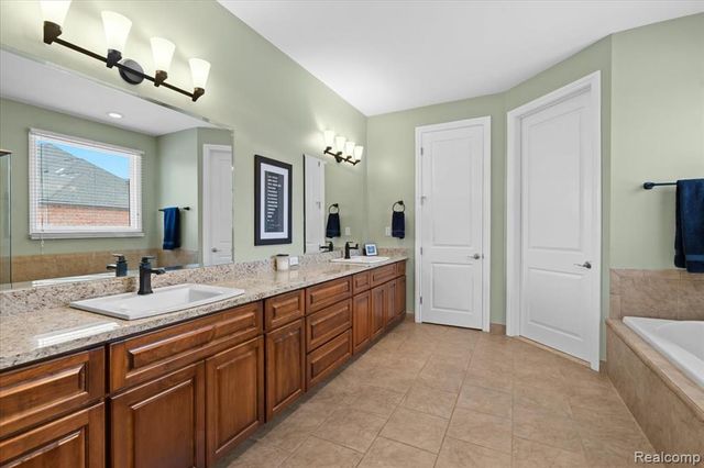 10511 Stoney Point Drive, South Lyon, MI 48178