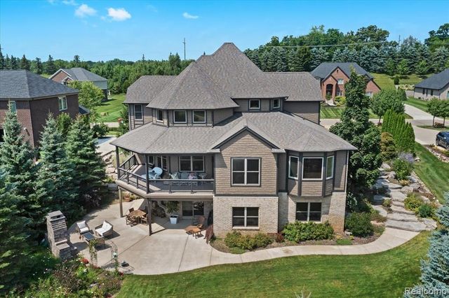 10511 Stoney Point Drive, South Lyon, MI 48178