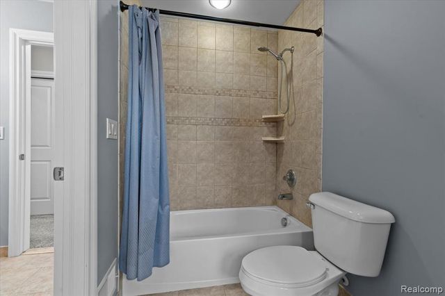 10511 Stoney Point Drive, South Lyon, MI 48178