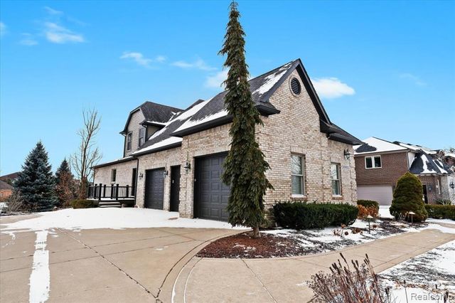 10511 Stoney Point Drive, South Lyon, MI 48178