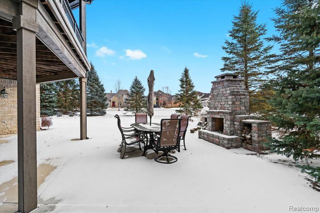 10511 Stoney Point Drive, South Lyon, MI 48178