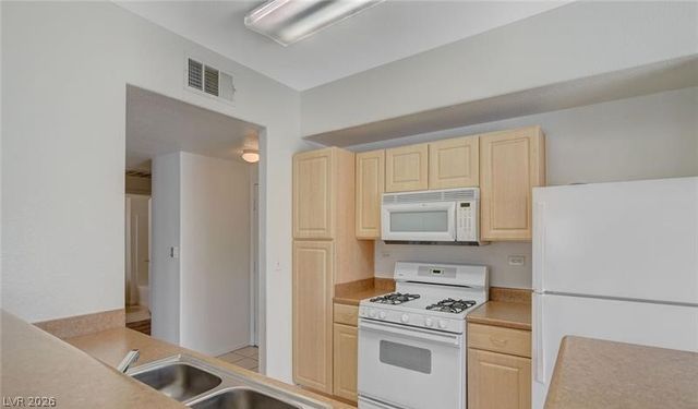 8250 North Grand Canyon Drive 2113, Las Vegas, NV 89166