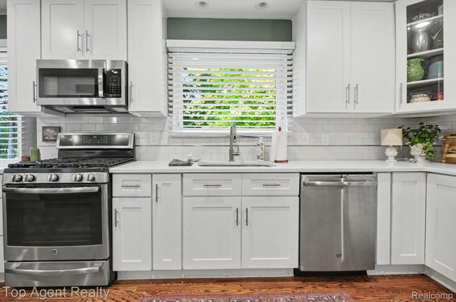1372 New Life Lane, Rochester Hills, MI 48309
