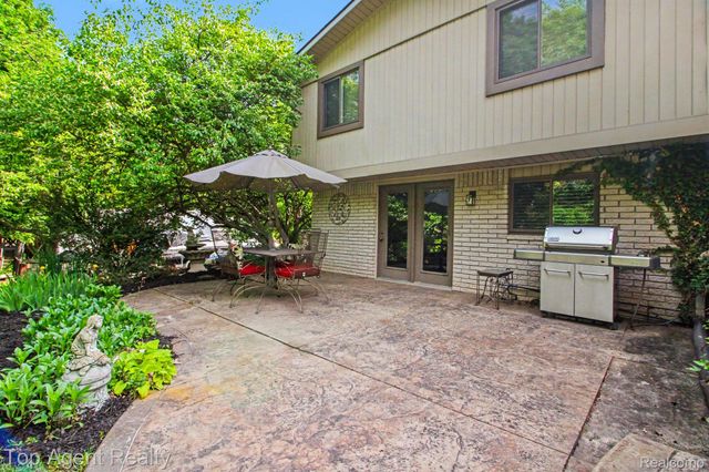 1372 New Life Lane, Rochester Hills, MI 48309
