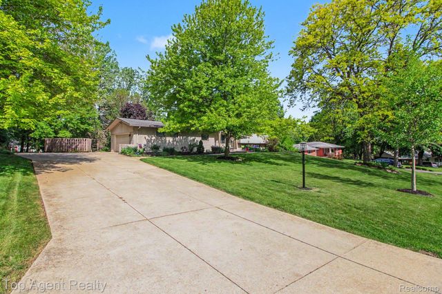 1372 New Life Lane, Rochester Hills, MI 48309