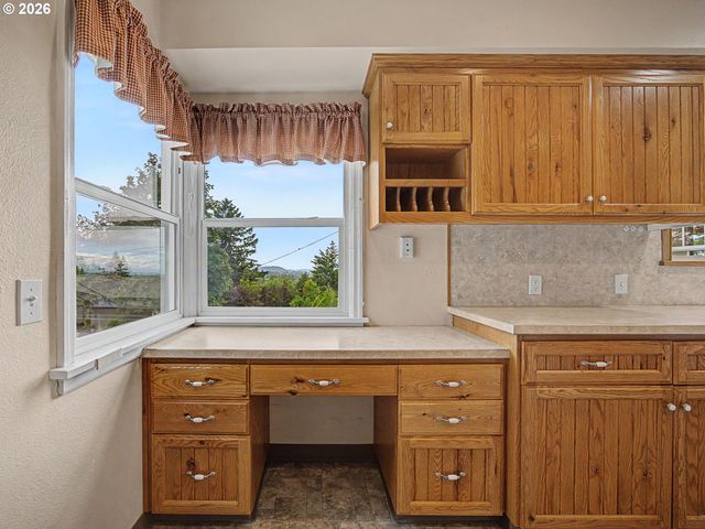 31216 Se DIVISION Dr, Troutdale, OR 97060