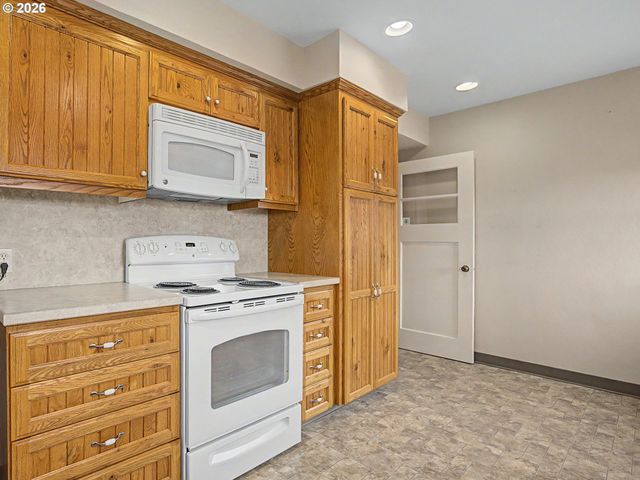31216 Se DIVISION Dr, Troutdale, OR 97060