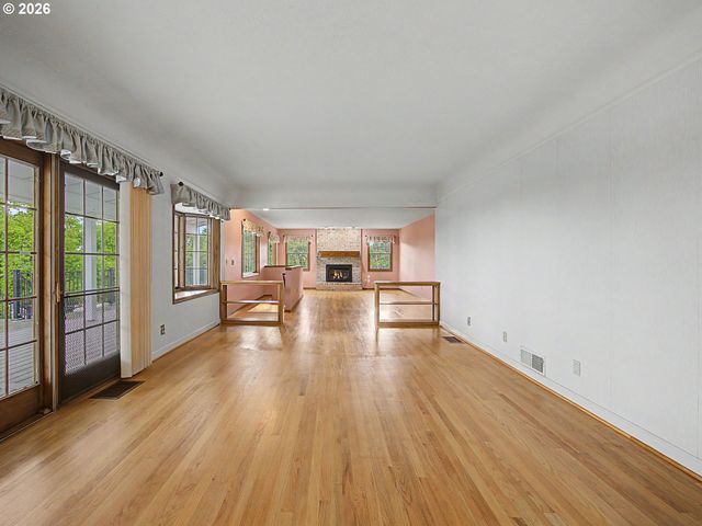 31216 Se DIVISION Dr, Troutdale, OR 97060