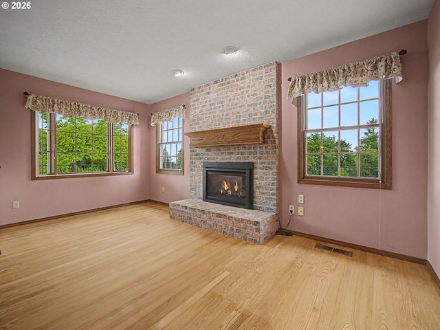 31216 Se DIVISION Dr, Troutdale, OR 97060