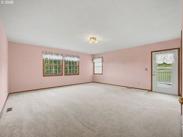 31216 Se DIVISION Dr, Troutdale, OR 97060