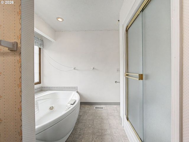 31216 Se DIVISION Dr, Troutdale, OR 97060