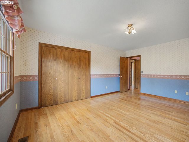 31216 Se DIVISION Dr, Troutdale, OR 97060