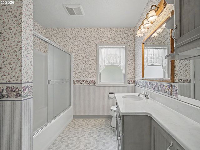 31216 Se DIVISION Dr, Troutdale, OR 97060