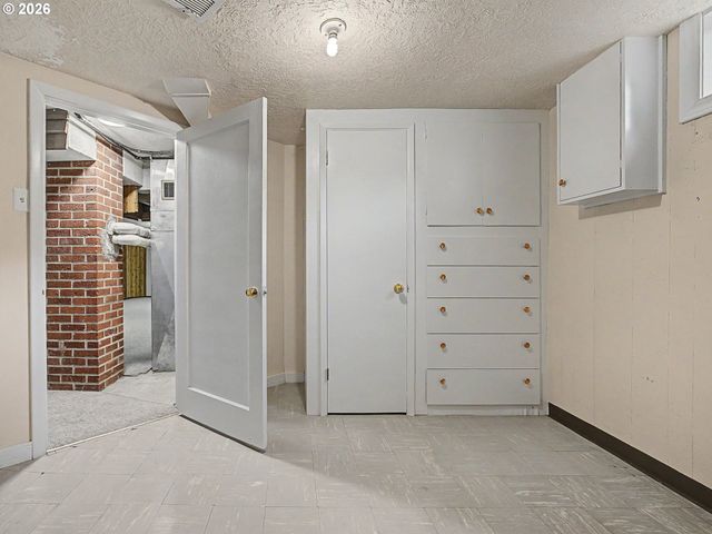 31216 Se DIVISION Dr, Troutdale, OR 97060