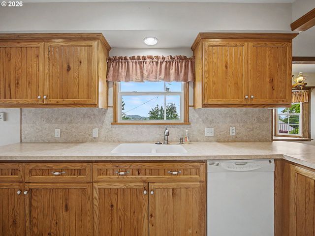31216 Se DIVISION Dr, Troutdale, OR 97060