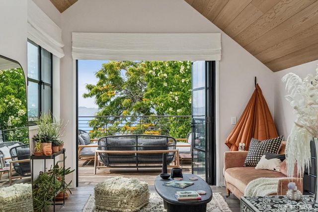1332 Greenwich Street, San Francisco, CA 94109