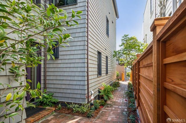 1332 Greenwich Street, San Francisco, CA 94109