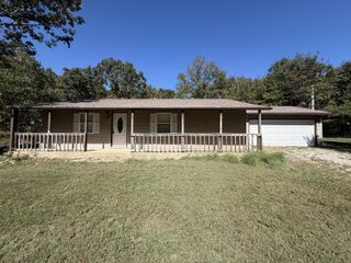 5562 Private Rd 2023, West Plains, MO 65775