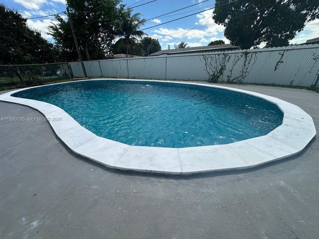 3960 NW 174th St, Miami Gardens, FL 33055