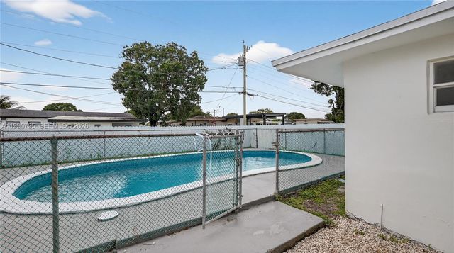 3960 NW 174th St, Miami Gardens, FL 33055