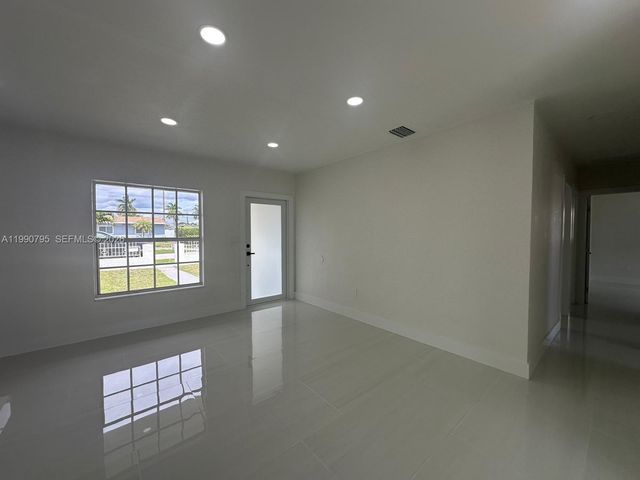 3960 NW 174th St, Miami Gardens, FL 33055