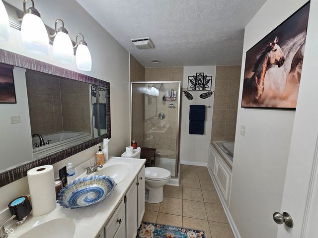 5747 Spring Oaks Way, Indianapolis, IN 46237