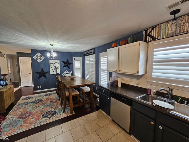 5747 Spring Oaks Way, Indianapolis, IN 46237