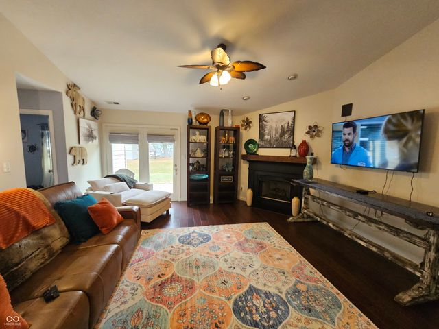 5747 Spring Oaks Way, Indianapolis, IN 46237