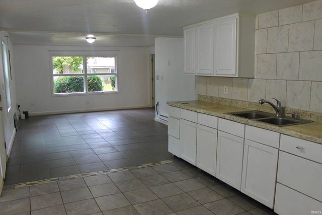 10209 8A Road, Plymouth, IN 46563