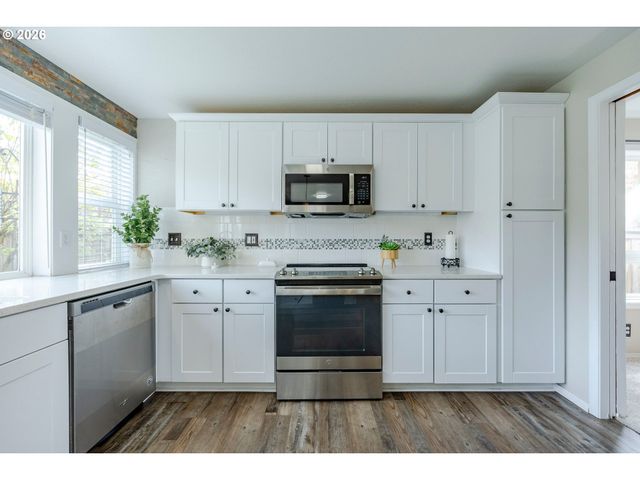 4115 BERRYWOOD Dr, Eugene, OR 97404