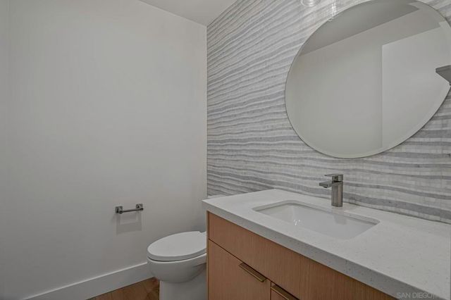 6255 Dowling Dr, La Jolla, CA 92037