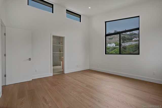 6255 Dowling Dr, La Jolla, CA 92037