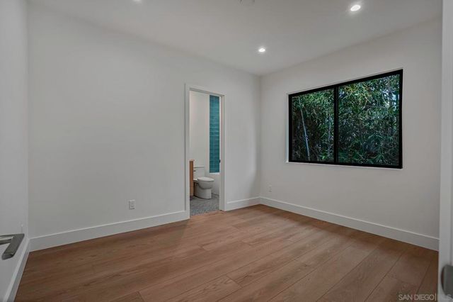 6255 Dowling Dr, La Jolla, CA 92037
