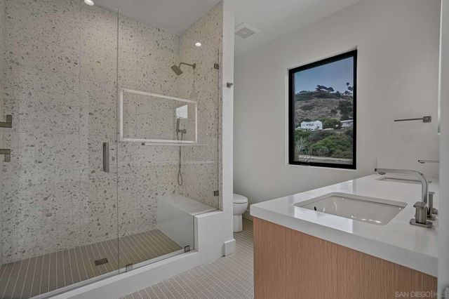 6255 Dowling Dr, La Jolla, CA 92037