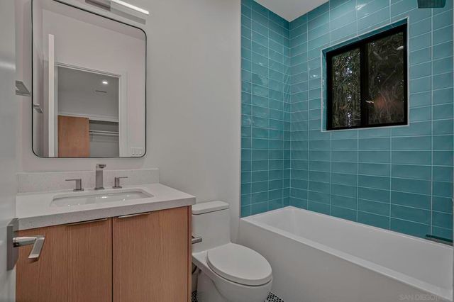 6255 Dowling Dr, La Jolla, CA 92037