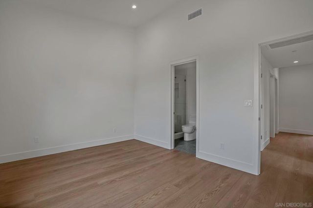 6255 Dowling Dr, La Jolla, CA 92037