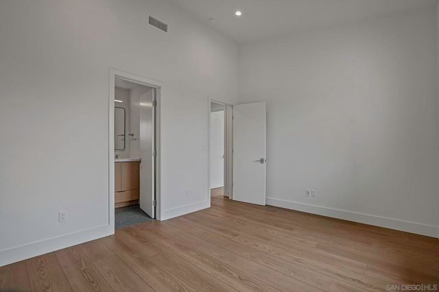 6255 Dowling Dr, La Jolla, CA 92037