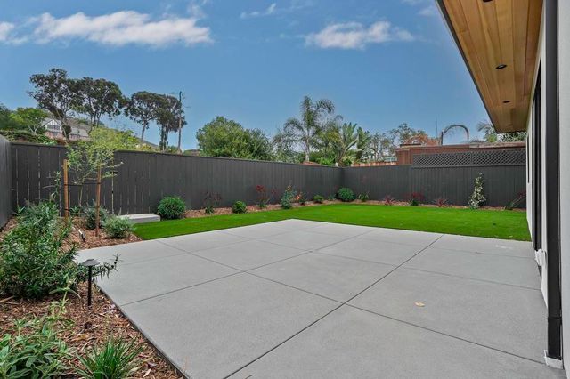 6255 Dowling Dr, La Jolla, CA 92037