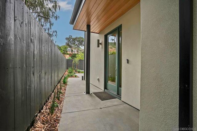6255 Dowling Dr, La Jolla, CA 92037