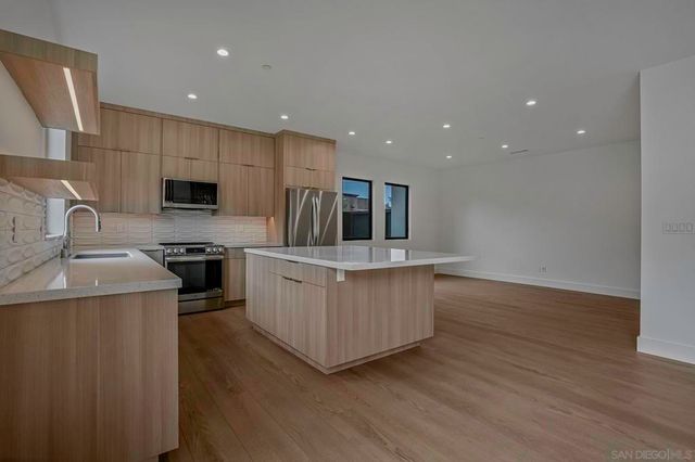 6255 Dowling Dr, La Jolla, CA 92037