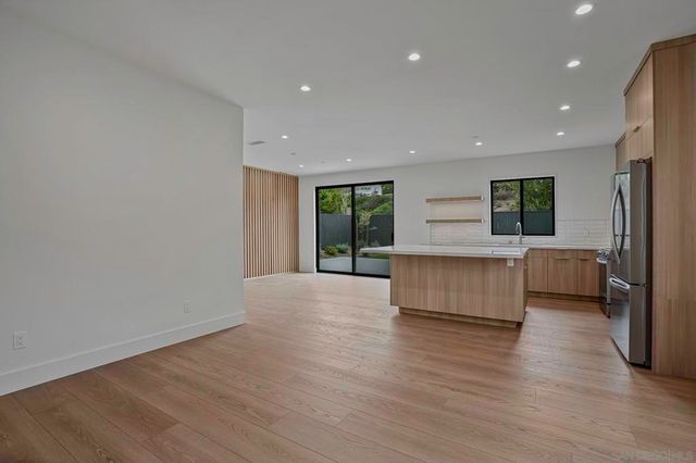 6255 Dowling Dr, La Jolla, CA 92037