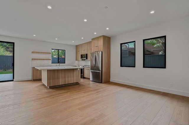 6255 Dowling Dr, La Jolla, CA 92037