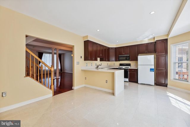 7445 GILLINGHAM ROW, Alexandria, VA 22315