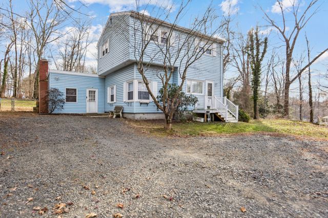 62 Hahn Road, Guilford, CT 06437