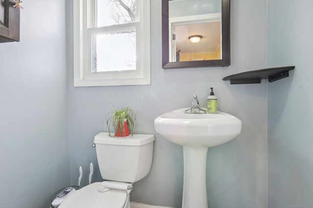 62 Hahn Road, Guilford, CT 06437