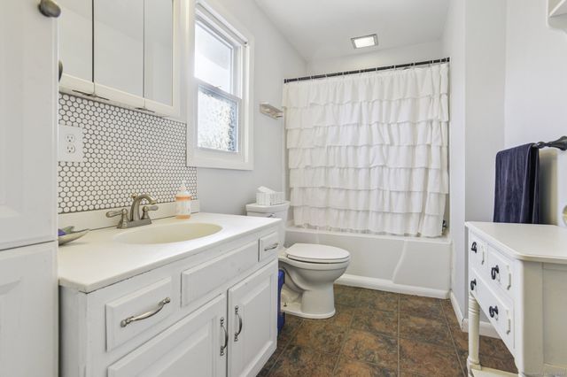 62 Hahn Road, Guilford, CT 06437