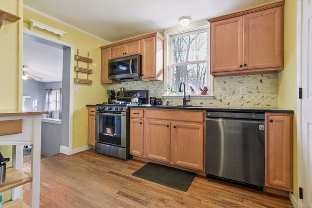 62 Hahn Road, Guilford, CT 06437